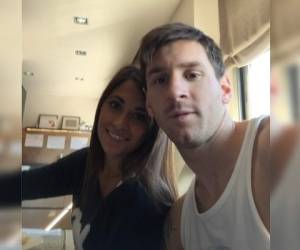 Leo Messi junto a Antonella.