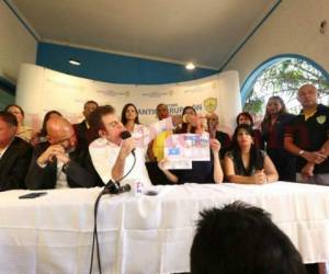 Salvador Nasralla encabezó la conferencia de prensa convocada por el Pac (Foto: Mario Urrutia)