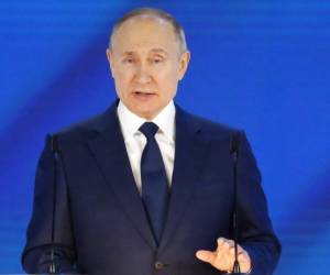 El presidente de Rusia, Vladimir Putin, ofrece su discurso anual sobre el estado de la nación en Manezh, Moscú. Foto: AP.