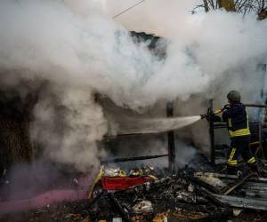 Terror total se vivió en el centro de Jersón, en Ucrania a causa de bombardeos rusos, que según el presidente Volodomir Zelenski, sería un acto de “intimidación” en plena fecha navideña.