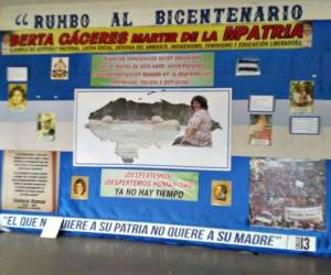 Mural en honor a la dirigente indígena Berta Cáceres que fue realizado por los estudiantes del Instituto Central Vicente Cáceres