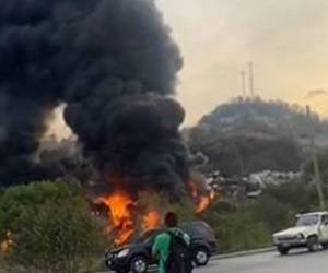 Incendio en zacatera se expande a bodega de reciclaje en colonia Cerro Grande
