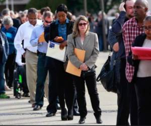 Estados Unidos ha registrado un aumento de las solicitudes de ayuda por desempleo desde que los negocios comenzaron a cerrar a mediados de marzo.