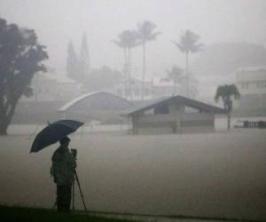 El huracán de categoría 4 amenaza con vientos de hasta 215 km/h, copiosas precipitaciones y olas peligrosas.