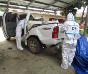 Agentes de inspecciones oculares de la Dirección Policial de Investigaciones (DPI) inspeccionaron el vehículo, además utilizaron reactivos químicos para tratar de encontrar huellas de terceras personas, en el caso hipotético de un rapto o secuestro.