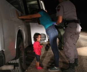 ROMA, TEXAS - APRIL 29: Immigrant families walk to a U.S. border Patrol processing station after they crossed the Rio Grande from Mexico on April 29, 2021 in Roma, Texas. A surge of mostly Central American immigrants crossing into the United States has challenged U.S. immigration agencies along the U.S. southern border. John Moore/Getty Images/AFP (Photo by JOHN MOORE / GETTY IMAGES NORTH AMERICA / Getty Images via AFP)