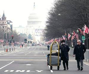 El servicio de parques cerró el viernes el National Mall al público en general hasta que concluya la juramentación de Biden el miércoles. Miles de efectivos de la Guardia Nacional han sido desplegados en la capital del país.