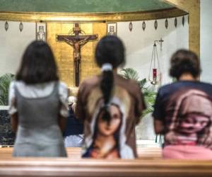 La catástrofe, cuyas causas aún se desconocen, ha sumido a su iglesia y a todos los habitantes de esta localidad en el luto y el dolor, mientras la búsqueda de supervivientes entra en su séptimo día. AFP.