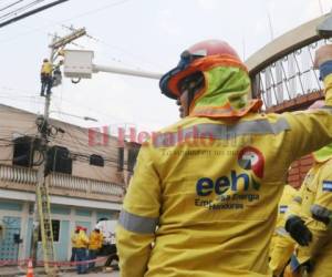 El consorcio EEH ha logrado mejorar el servicio eléctrico en el país, no obstante, los reclamos de los usuarios de la ENEE persisten. Foto: EL HERALDO.