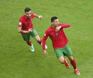Cristiano Ronaldo (7) festaja el gol que anotó ante Alemania en el Campeonato Europeo el 19 de junio del 2021 en Múnich. Foto: AP