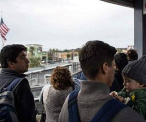 Según un comunicado de ACNUR, a finales de 2017, en todo el mundo se había registrado a más de 294,000 personas solicitantes de asilo y refugiadas procedentes del de Centroamérica. Foto: Agencia AFP