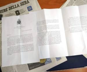 Una reproducción de la carta de tres páginas que según el diario italiano Corriere della Sera el papa Francisco le escribió al presidente venezolano Nicolás Maduro. Foto AP