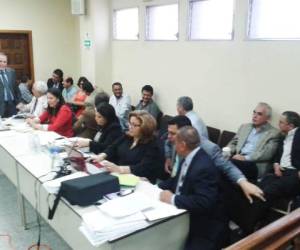 Los exdirectivos del IHSS se presentaron este lunes a la Sala IV de Sentencia de la Corte Suprema de Justicia. (Fotos: Rodolfo Isaula)