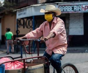 Los gobiernos centroamericanos han implementado toques de queda, que muy pocos ciudadanos respetan. Foto: AFP