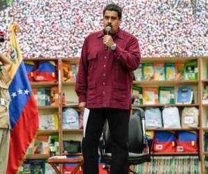 'Dicen que abandoné mi cargo de presidente, si yo estoy dedicado las 24 horas del día al pueblo de Venezuela, a gobernar desde este palacio que es del pueblo', aseguró. Foto: AFP