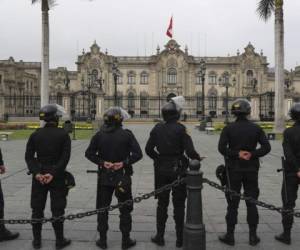 Más allá del ámbito político, la crisis no se ha traducido en caos ni tensiones y todas las actividades se desarrollan normalmente en Perú. Foto: AFP.