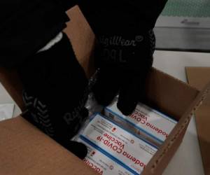 Cajas con la vacuna de Moderna contra el covid-19 en un centro de distribución en Olive Branch, Mississippi, el domingo 20 de diciembre de 2020. Foto: AP