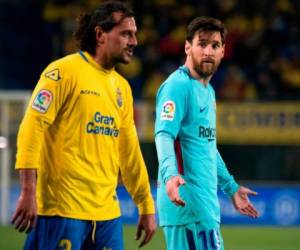 Leo Messi adelantó a su equipo con una falta directa (21), pero el también argentino Jonathan Calleri equilibró al transformar un penal (48). Foto AFP