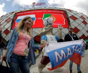 Aficionados en las afueras de uno de los estadios de Rusia para la Copa Confederaciones. (Foto: Agencias/AP)