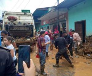 Las fuertes lluvias dejaron un acumulado de 150 mm. de agua en tan solo cuatro horas. FOTO CORTESÍA: @vppolicial