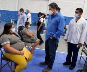 Hernández señaló que la vacunación masiva será fundamental para reactivar la economía y recuperar los empleos en Honduras.