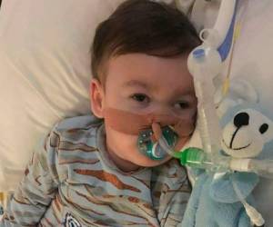 Esta foto de archivo tomada el 5 de abril de 2018 muestra al pequeño británico Alfie Evans gravemente enfermo en el Alder Hey Children's Hospital en Liverpool. Foto AFP