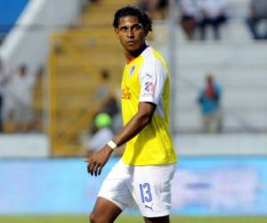 Carlo Costly, delantero nacional que ahora juega para Olimpia.