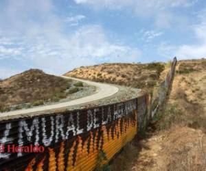 México ha rechazado firmemente la exigencia de Donald Trump de que pague el muro, y pocos dudan que serán los contribuyentes estadounidenses los que carguen con la factura si se construye. Foto: AFP