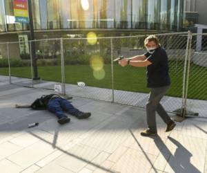 Matthew Dolloff, guardia de seguridad, después de disparar a una de las personas que se encontraban en la protesta. Foto: AP