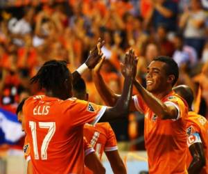 Elis y Manotas celebrando el punto. Foto Cortesía Twitter Houston Dynamo