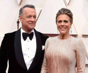 En esta foto del 9 de febrero del 2020, Tom Hanks y Rita Wilson llegan a la ceremonia de los premios Oscar en el Teatro Dolby en Los Ángeles.