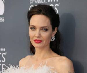 Según la exempleada de Angelina Jolie, la actriz le robó la idea para crear un superhéroe.