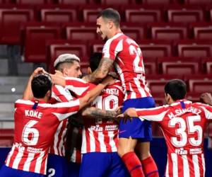 El Atlético pudo rentabilizar también el tropiezo del Getafe (5º), que queda ahora desplazado a cuatro puntos, después de haber empatado poco antes, en su casa 1-1 en casa ante el Eibar (16º). AFP.