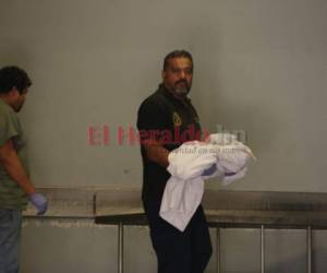 El cuerpo de la menor fue llevado a la morgue del Ministerio Público. Foto: Estalin Irías/ EL HERALDO