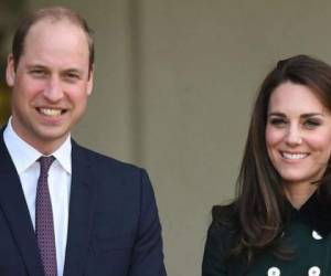 El príncipe Williams junto a su esposa la duquesa Kate.