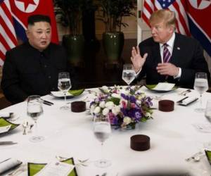 Kim y Trump se sentaron a cenar uno junto al otro. Foto AP
