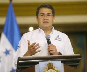 El presidente Juan Orlando Hernández advirtió que se debe investigar a quienes organizan caravanas de migrantes.