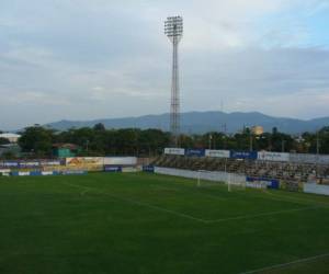 Imagen de la cabecera sur del estadio Excélsior de Puerto Cortés: Foto: Mapio.