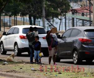 La crisis del Covid-19 tiene a muchas personas pidiendo en las calles.