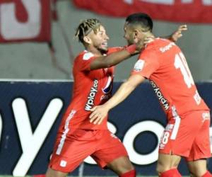 Duván Vergara celebrÓ su gol con Carlos Sierra. Foto: Cortesía.