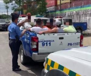 Durante el horario del toque de queda -comprendido entre 10:00 PM y 5:00 AM- los agentes policiales llevaron a cabo varios operativos y saturaciones para así evitar diferentes faltas y delitos en varios puntos del departamento de Cortés.