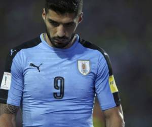 El jugador uruguayo Luis Suárez vistiendo el uniforme de la Selección Nacional. (AFP)