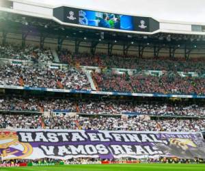 El Santiago Bernabéu presentó un lleno total para el derbi ante el Atlético de Madrid (AFP)