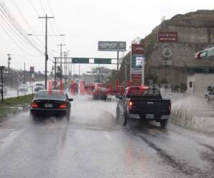 Las autoridades piden a la población mantenerse alerta por deslizamientos o inundaciones provocadas por las lluvias.