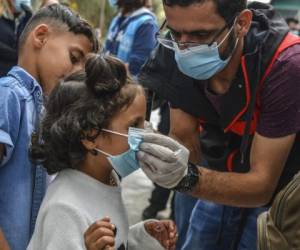 Según el sitio británico de pediatría Don't Forget The Bubbles (DTFB), los niños representan alrededor de 1% de los casos críticos en el mundo. Foto: AP