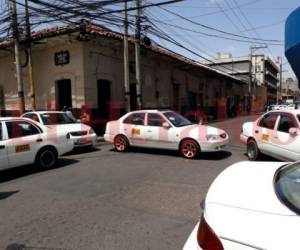 Los transportistas exigen que el gobierno baje el precio del combustible para terminar con los paros. Foto: EL HERALDO