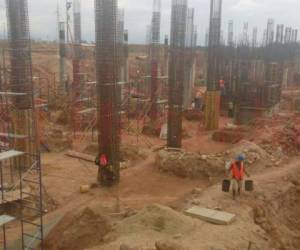 Los trabajos de fundición en el edificio de embarque avanzan en el tiempo establecido por la empresa constructora.