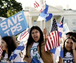 Alrededor de 20 mil salvadoreños están amparados en el programa TPS. Foto: AP