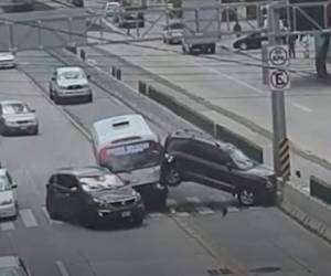 Captura del video del aparatoso accidente publicado por el 911.