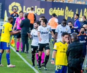 Los jugadores del Valencia abandonaron el campo en solidaridad con Diakhaby, quien sufrió insultos racistas por parte de Juan Cala. Foto: Valencia CF